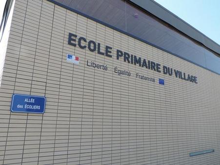 Afficher la photo en grand maison à vendre - 7 pièces - 133.0 m2 - ST DENIS LES BOURG - 01 - RHONE-ALPES - Century 21 Agence Immobilière Du Centre