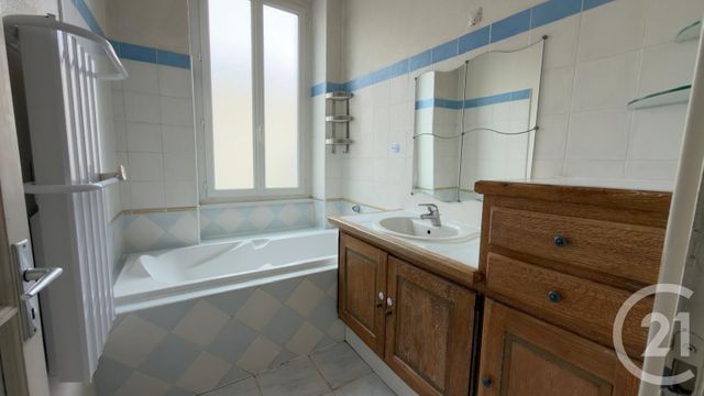 Appartement T3 à vendre - 3 pièces - 67.0 m2 - BOURG EN BRESSE - 01 - RHONE-ALPES - Century 21 Agence Immobilière Du Centre