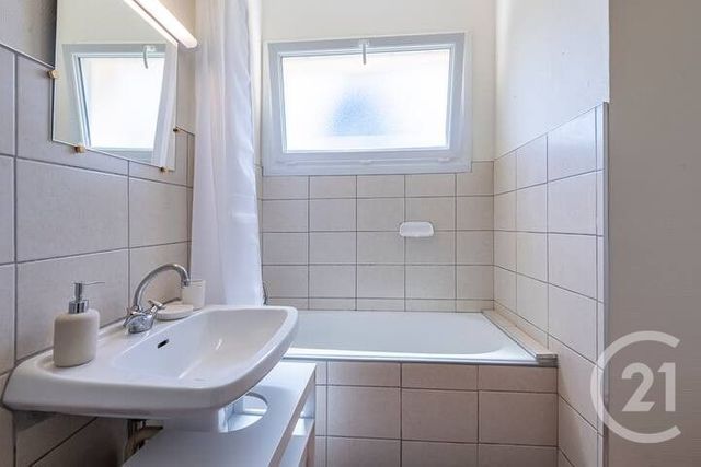 Appartement Studio à louer - 1 pièce - 29.0 m2 - CEYZERIAT - 01 - RHONE-ALPES - Century 21 Agence Immobilière Du Centre