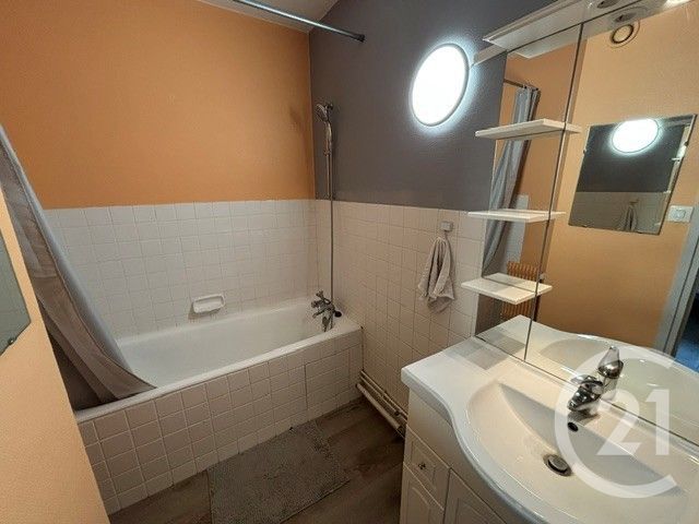 Appartement F3 à louer - 3 pièces - 63.0 m2 - BOURG EN BRESSE - 01 - RHONE-ALPES - Century 21 Agence Immobilière Du Centre