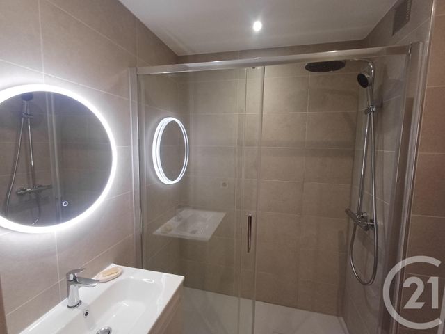 Appartement T3 à vendre - 3 pièces - 84.0 m2 - ST DENIS LES BOURG - 01 - RHONE-ALPES - Century 21 Agence Immobilière Du Centre