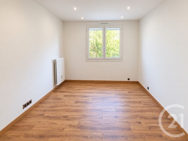 Appartement T3 à vendre - 3 pièces - 84.0 m2 - ST DENIS LES BOURG - 01 - RHONE-ALPES - Century 21 Agence Immobilière Du Centre