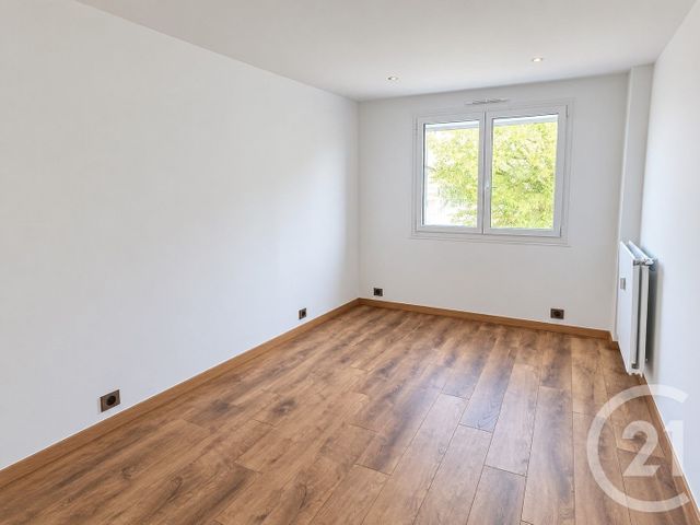 Appartement T3 à vendre - 3 pièces - 84.0 m2 - ST DENIS LES BOURG - 01 - RHONE-ALPES - Century 21 Agence Immobilière Du Centre
